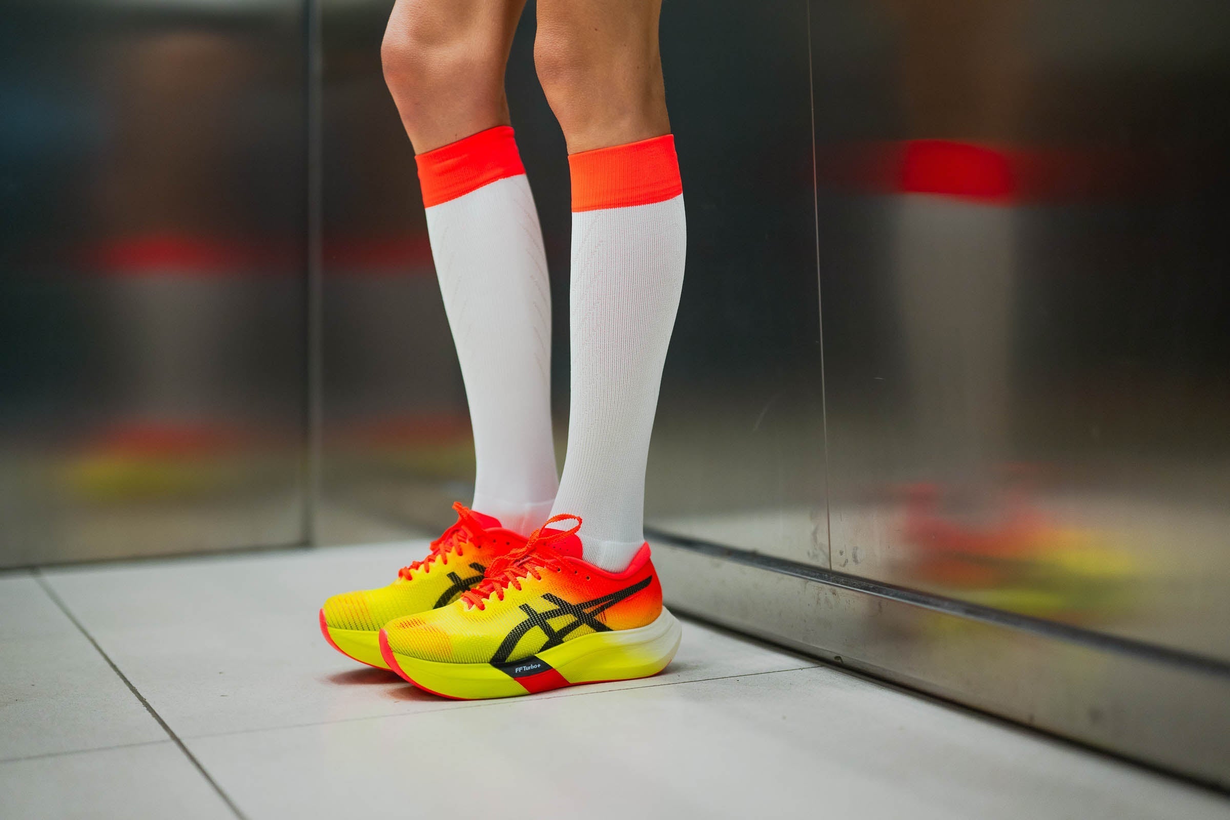 INCYLENCE RENEWED COMPRESSION V2 WHITE INFERNO